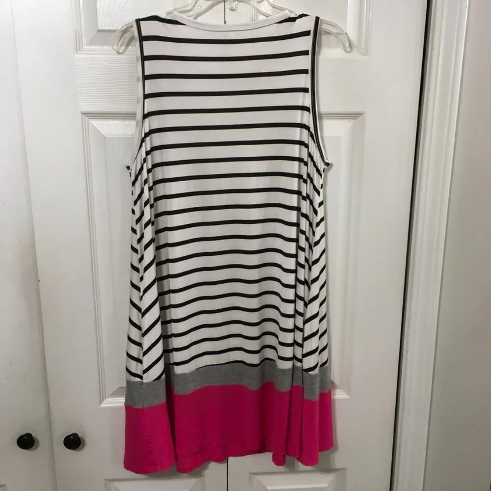 Bellamie Sleeveless Dress - Picture 5 of 5